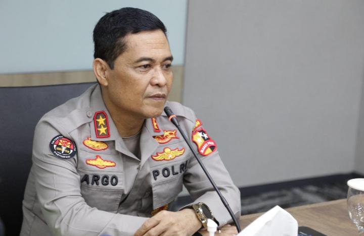 Hari Ini, Panglima TNI dan Kapolri Tinjau Vaksinasi di Madiun dan Bangkalan